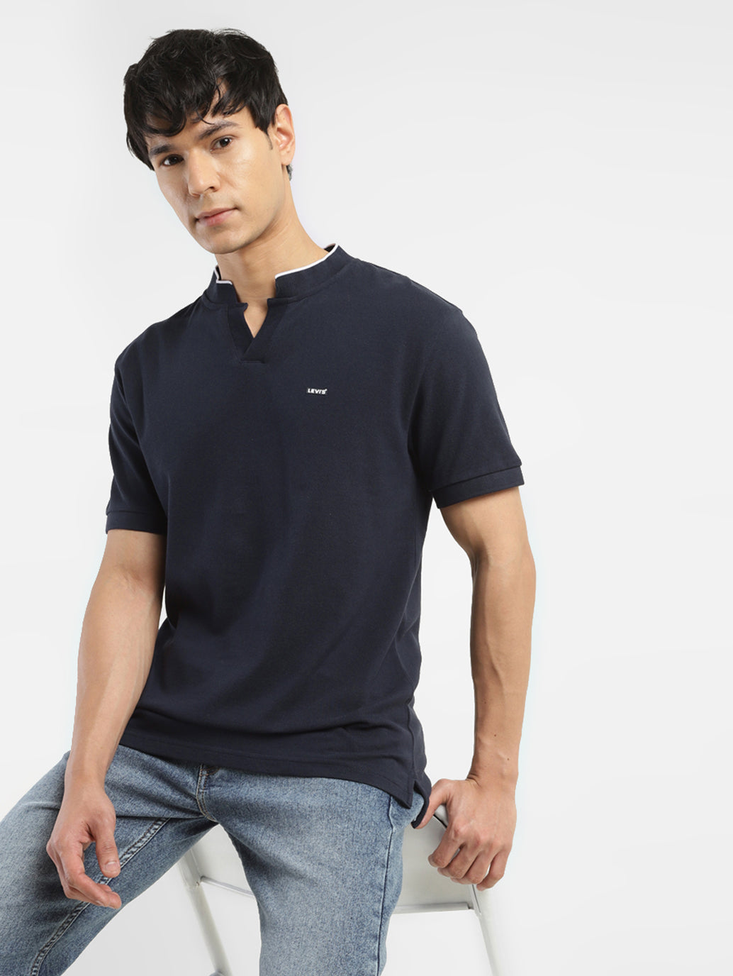 Men's Solid Slim Fit Henley Neck T-Shirt