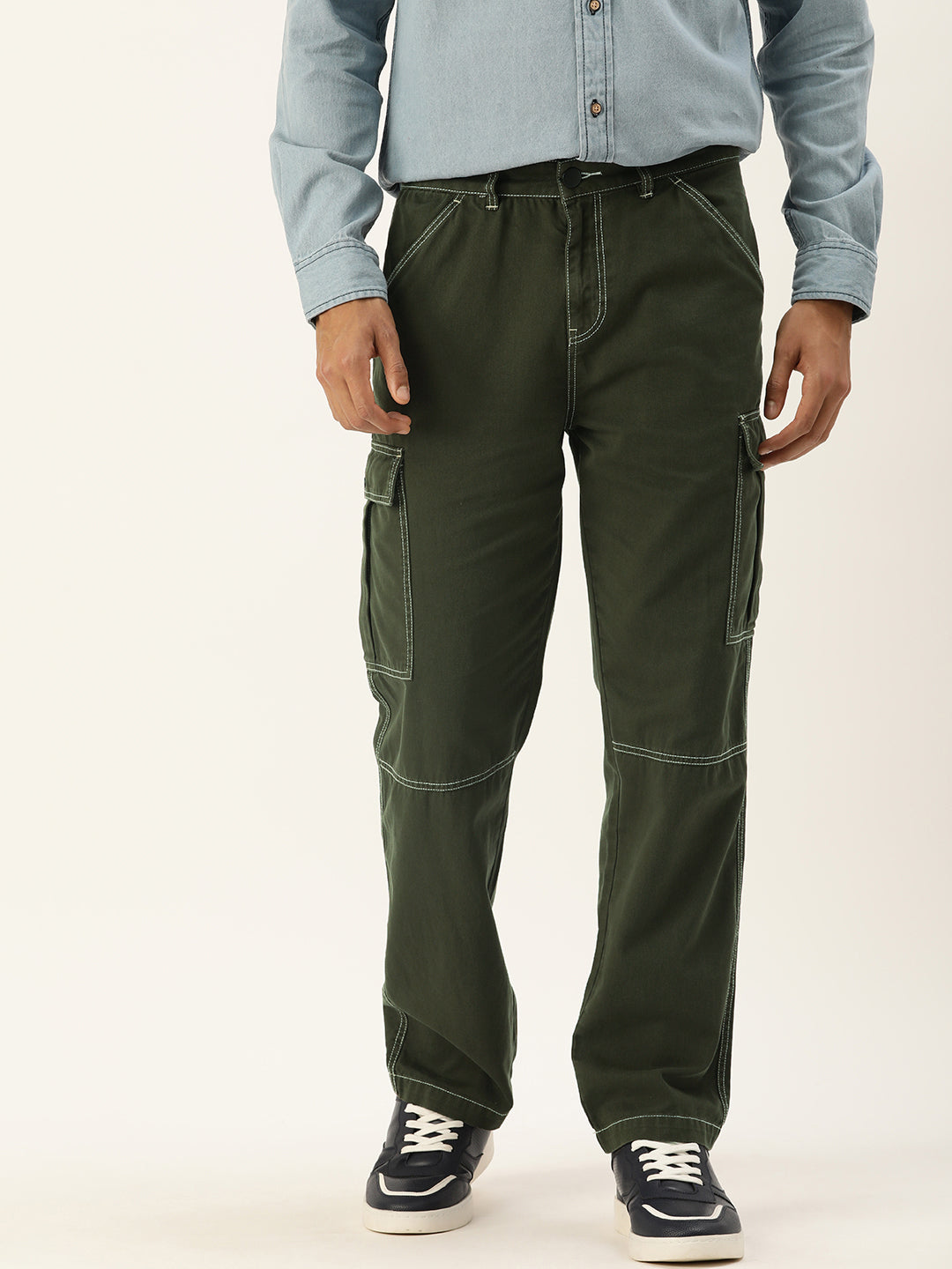 Men Woodland Green Relaxed Fit Solid Cargo Trouser with Contrast Stitch