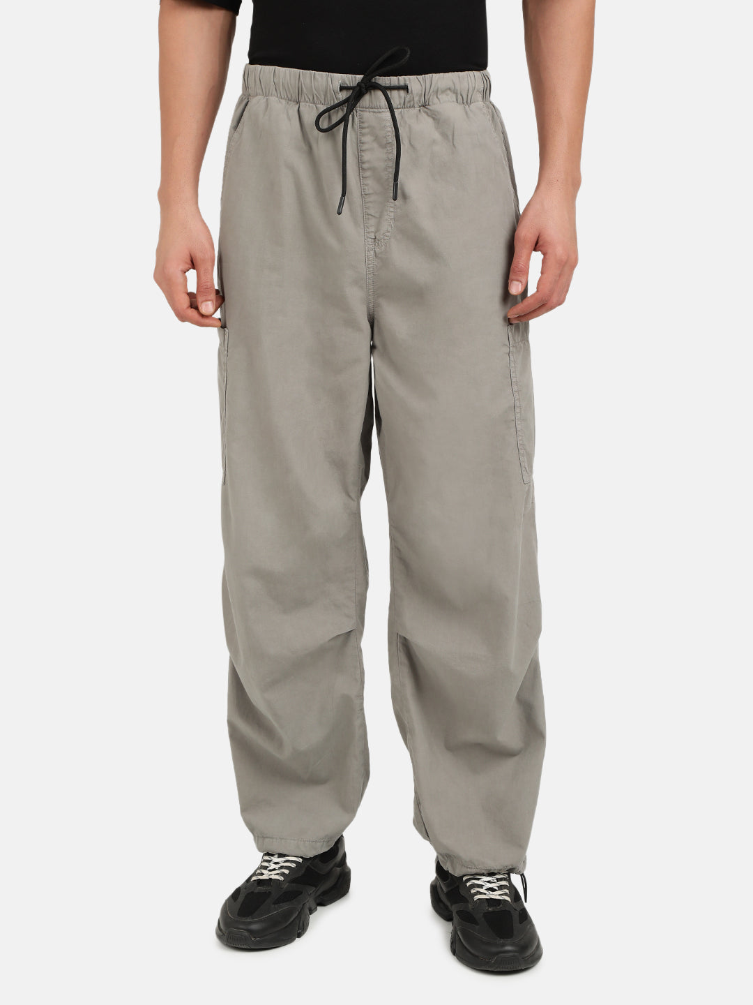 Men Alloy Grey Overdyed Parachute Fit Solid Cargo Trouser