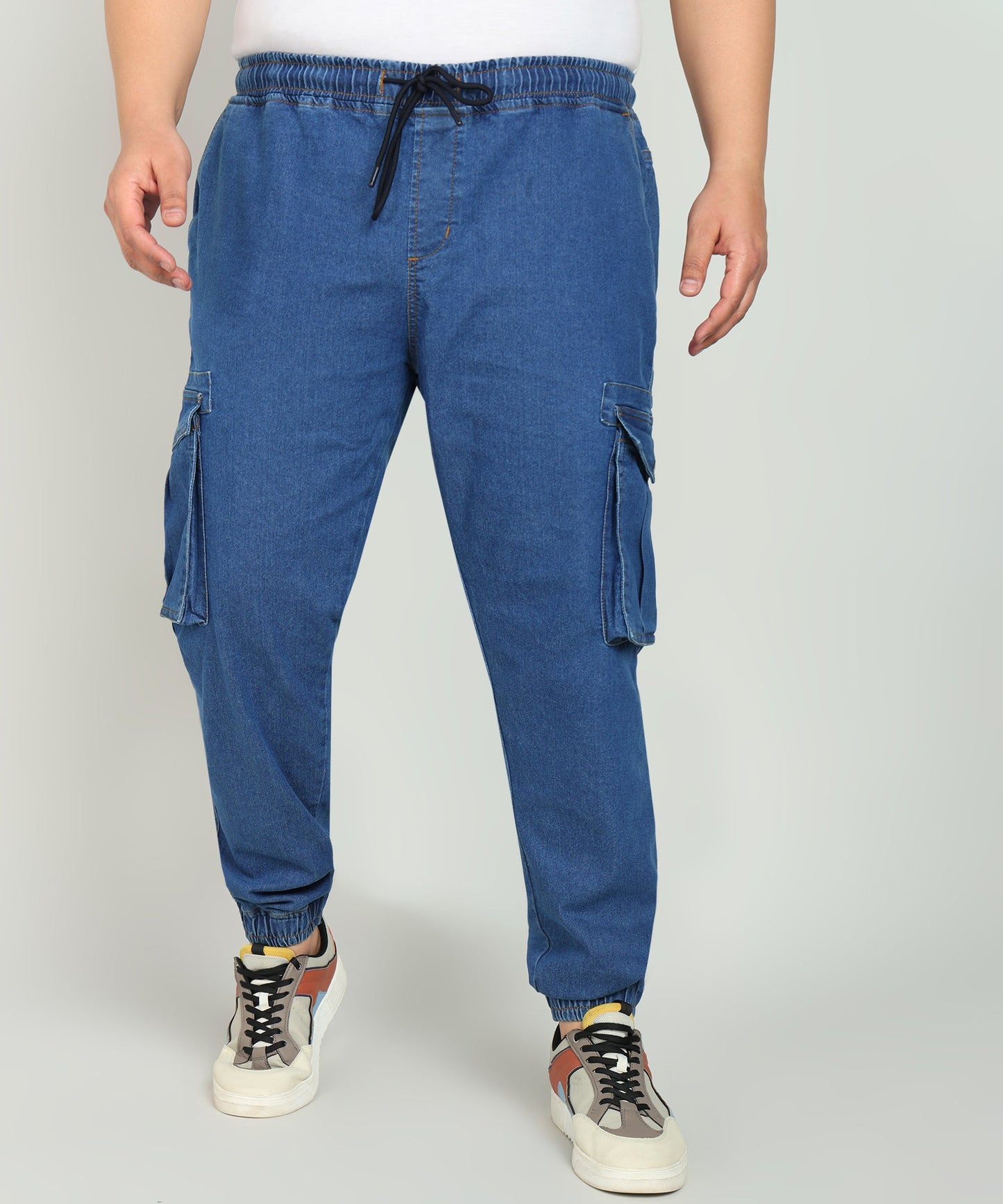 Men Mid Blue Regular Fit Solid Cargo Jogger Jeans