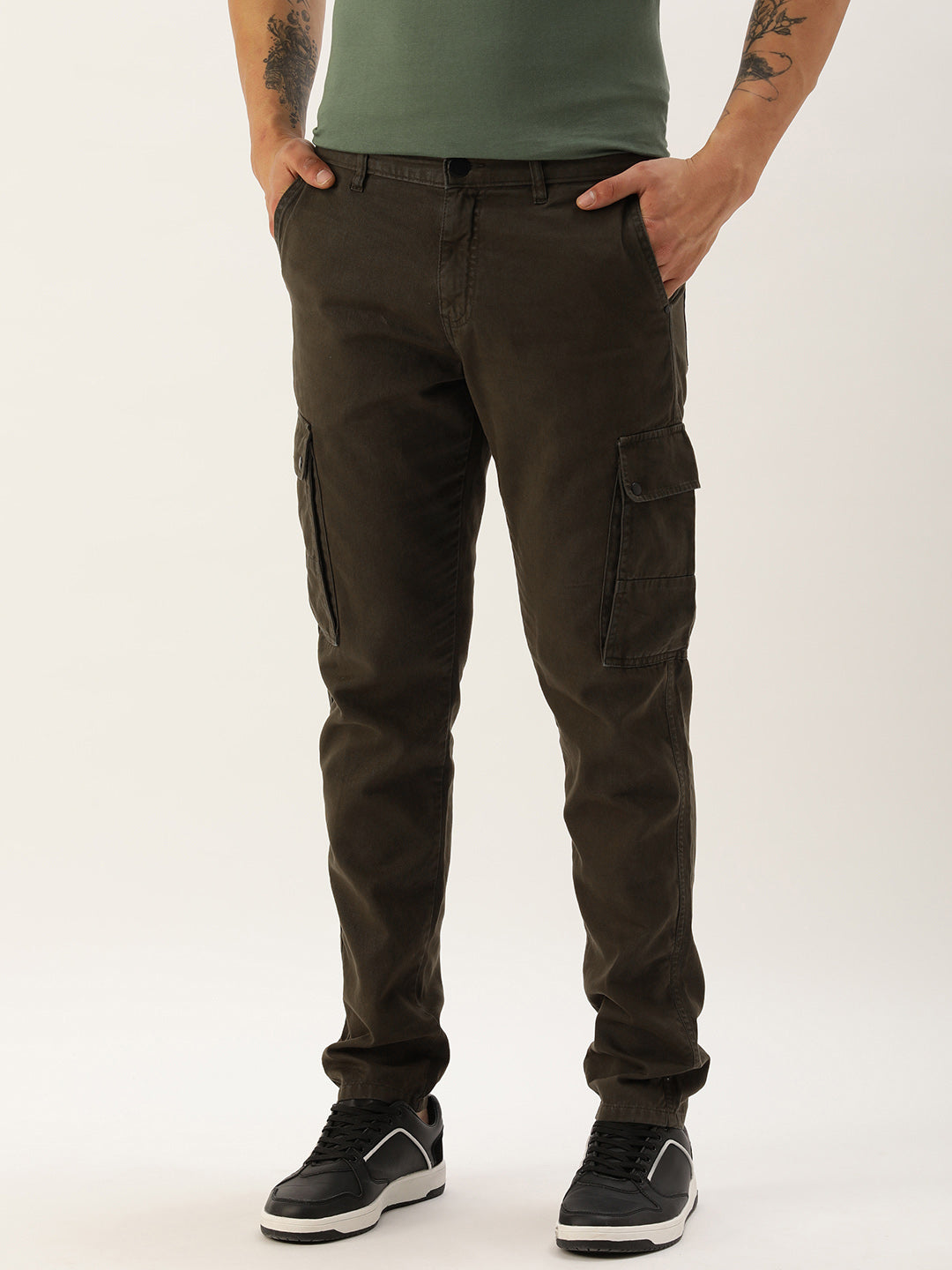 Men Woodland Slim Fit Solid Cargo Trouser