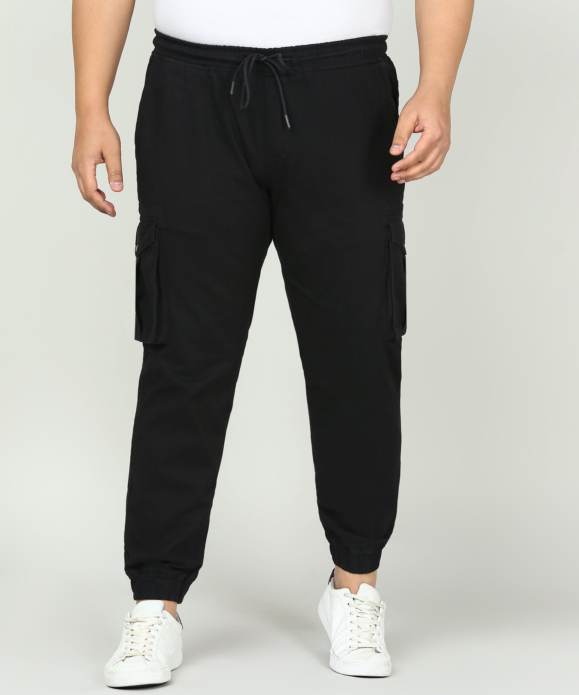 Men Black Regular Fit Solid Cargo Jogger