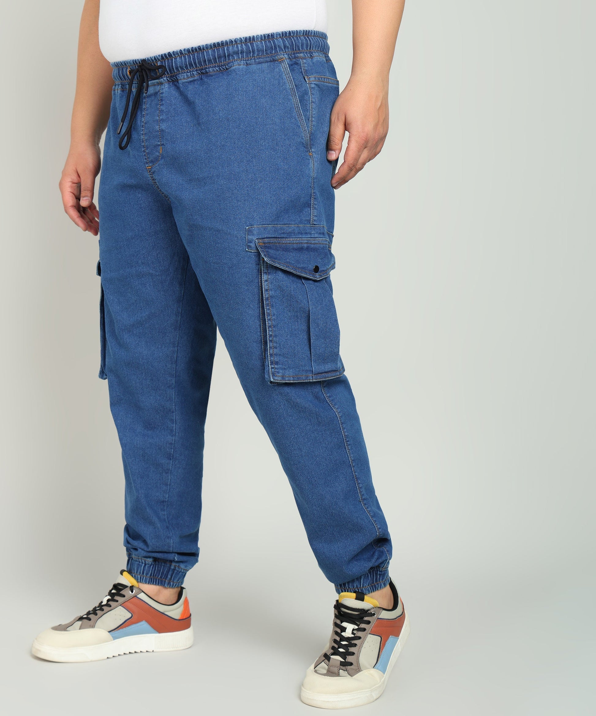 Men Mid Blue Regular Fit Solid Cargo Jogger Jeans