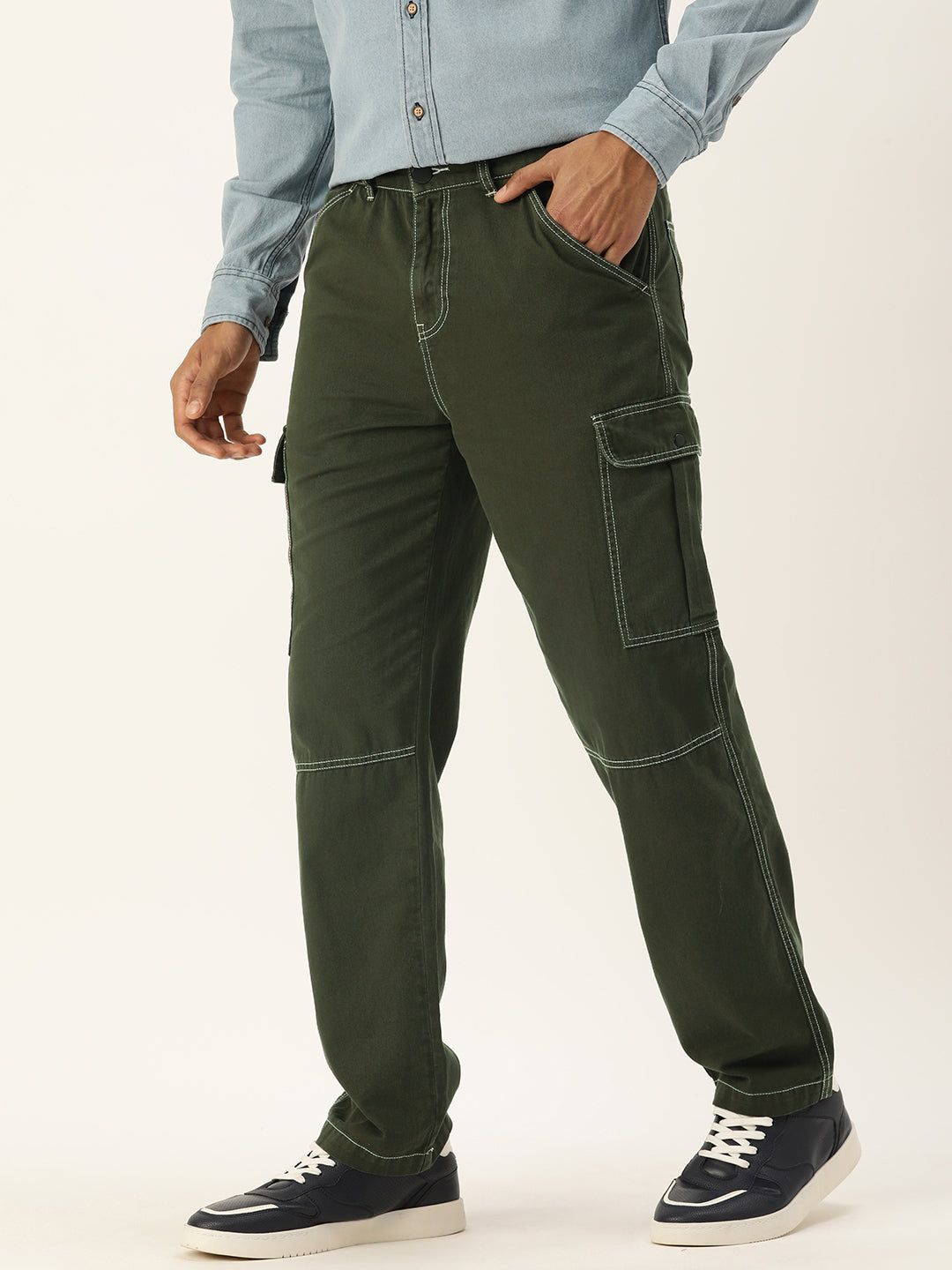 Men Woodland Green Relaxed Fit Solid Cargo Trouser with Contrast Stitch