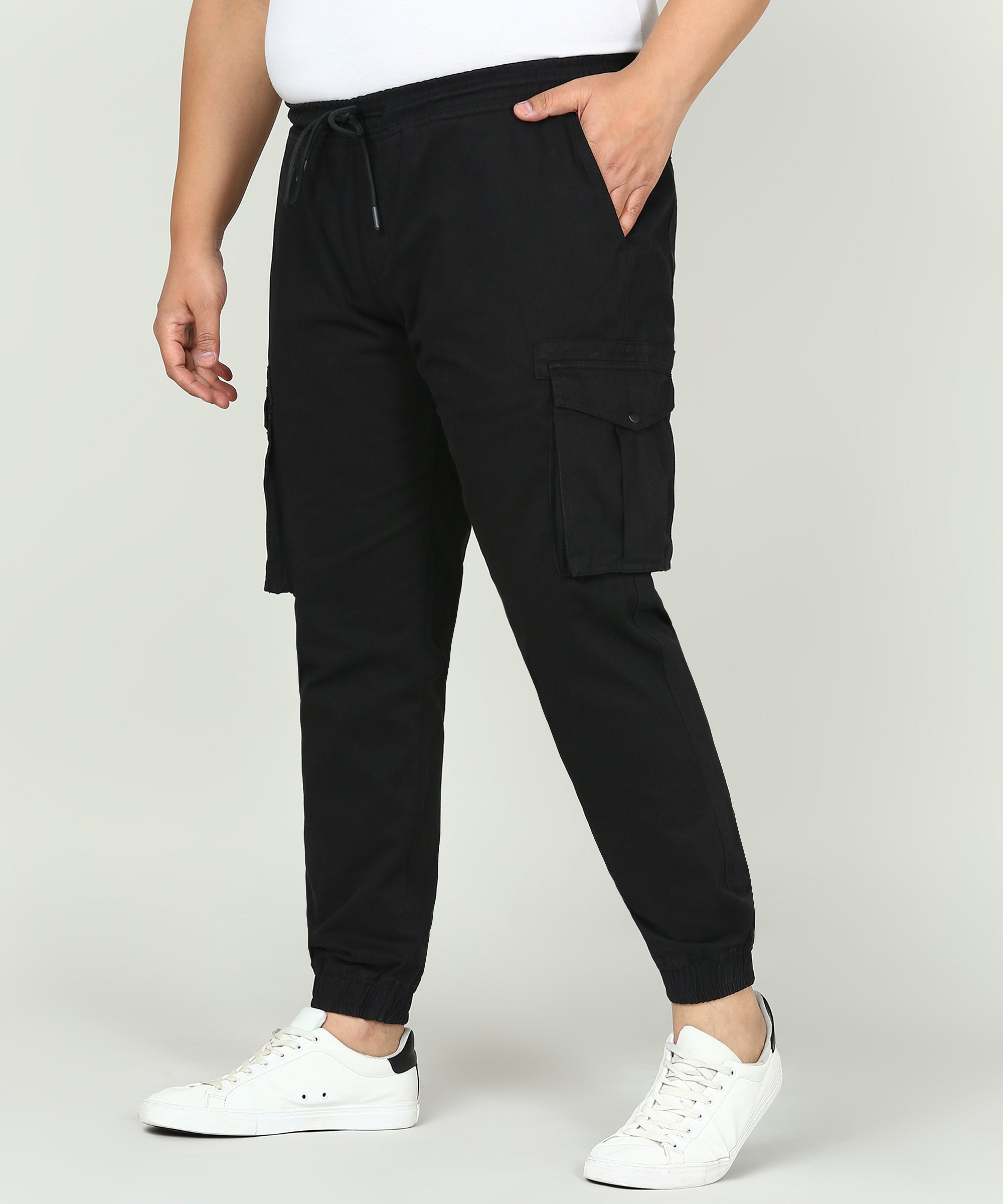 Men Black Regular Fit Solid Cargo Jogger