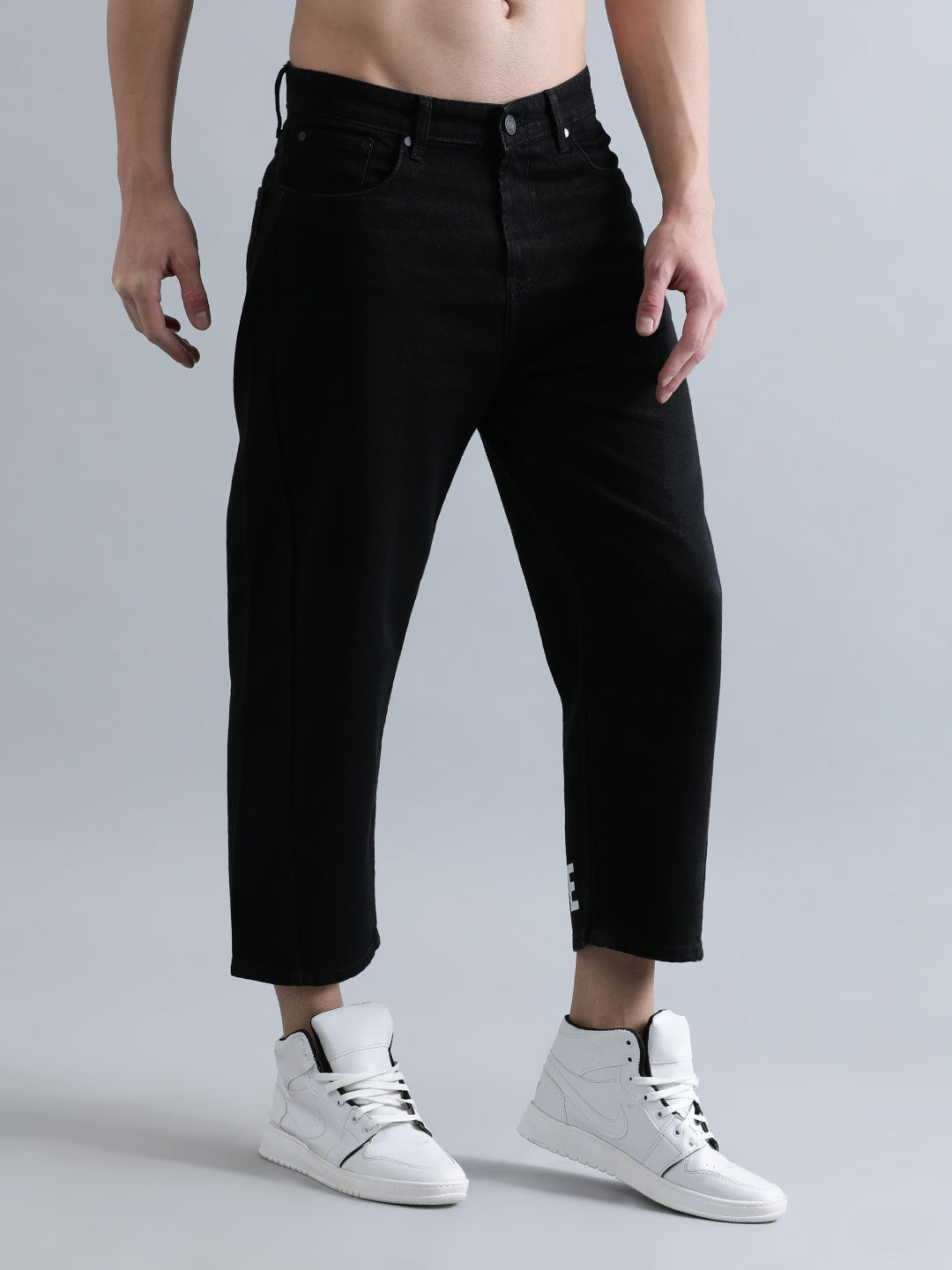 Men Black Loose Fit Crop Jeans with Print