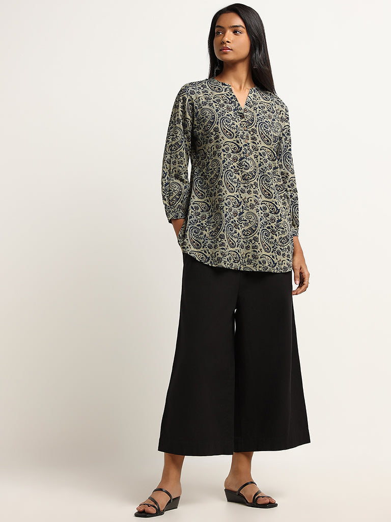 Utsa Indigo Straight Fit Paisley Printed Kurti