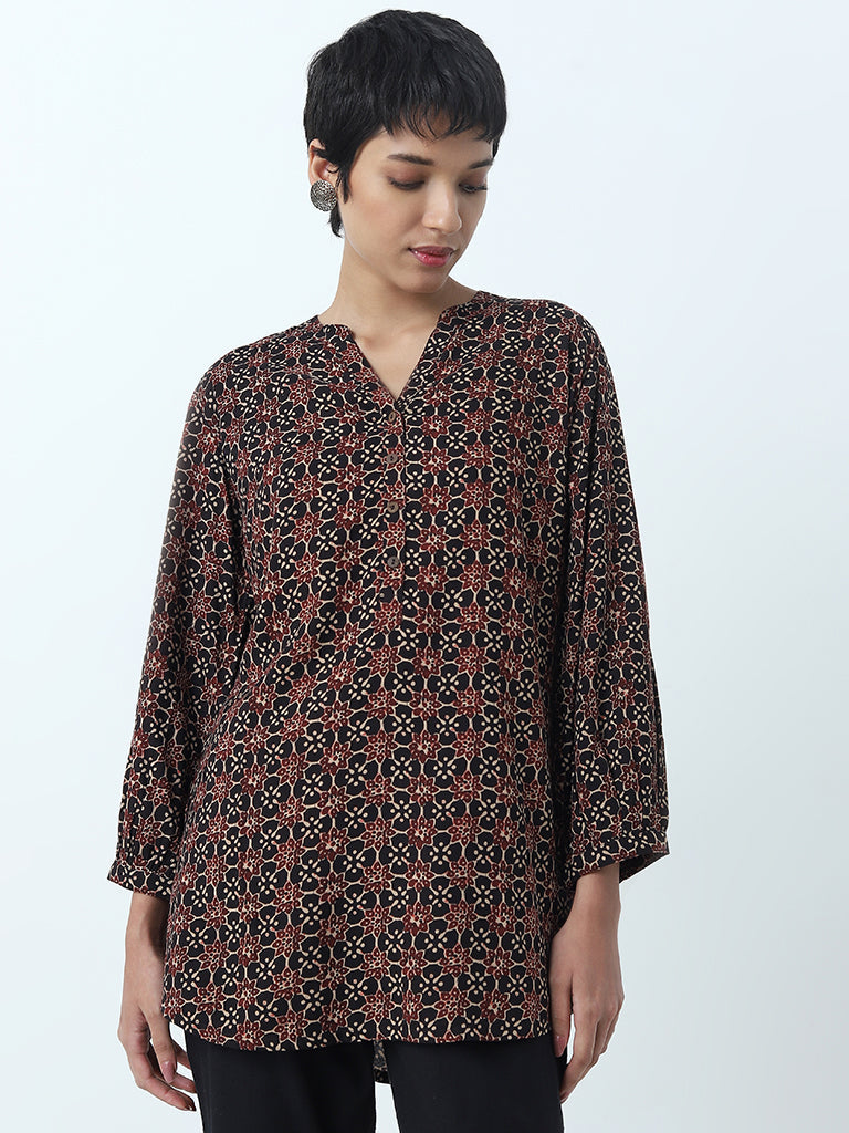 Utsa Black Floral Printed Straight Kurti