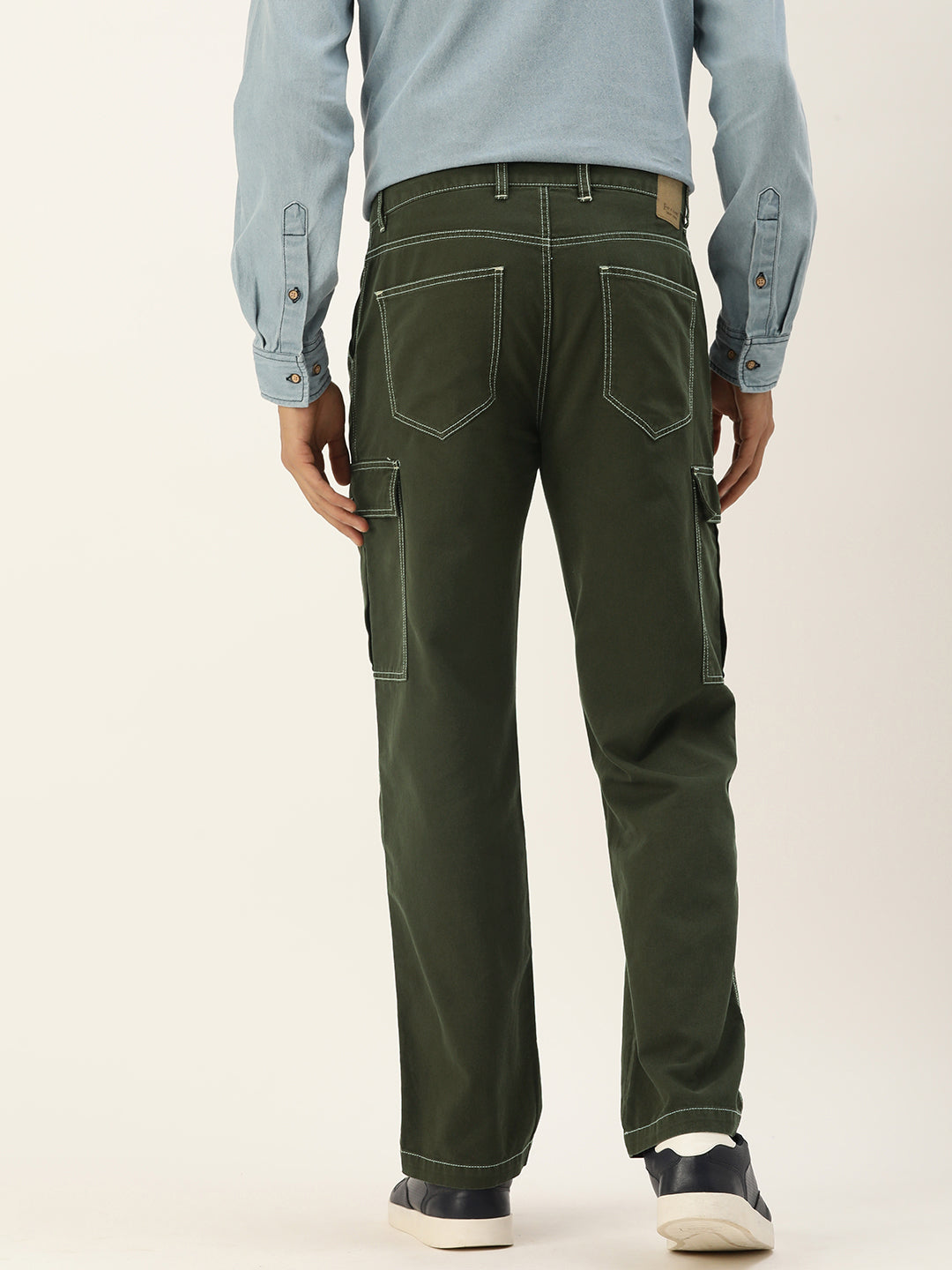 Men Woodland Green Relaxed Fit Solid Cargo Trouser with Contrast Stitch