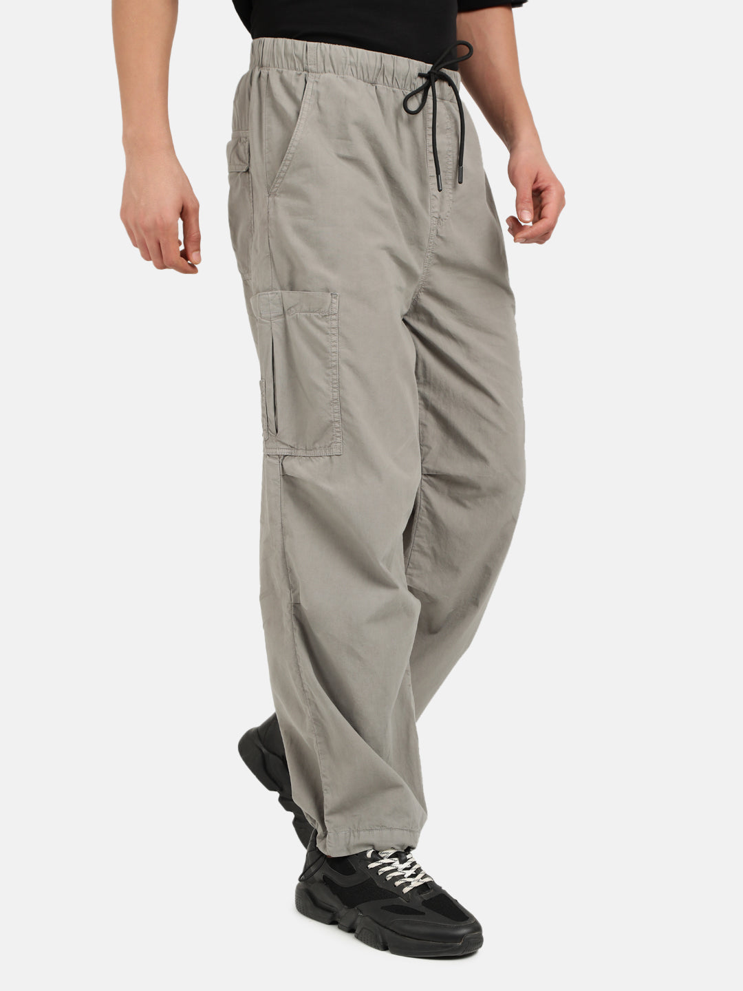 Men Alloy Grey Overdyed Parachute Fit Solid Cargo Trouser