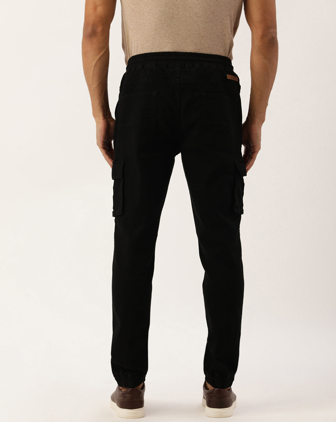 Men Black Regular Fit Solid Cargo Jogger Jeans