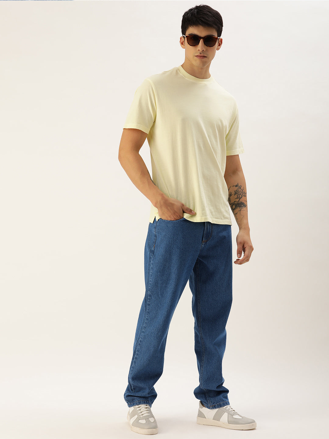 Men Blue Straight Fit Solid Jeans