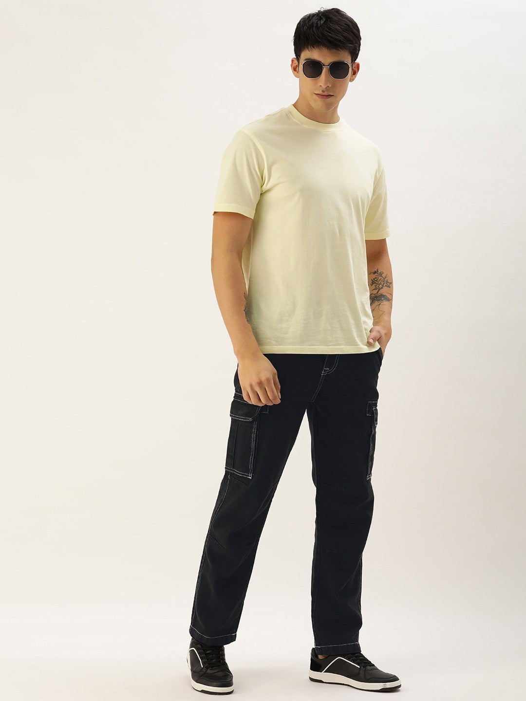 Men Charcoal Relaxed Fit Solid Cargo Jeans