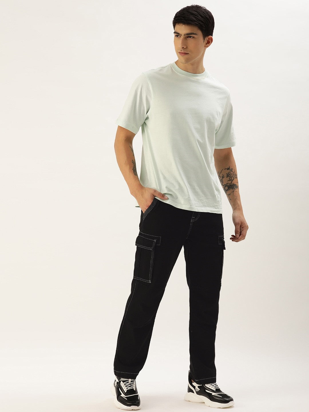 Men Black Relaxed Fit Solid Cargo Jeans