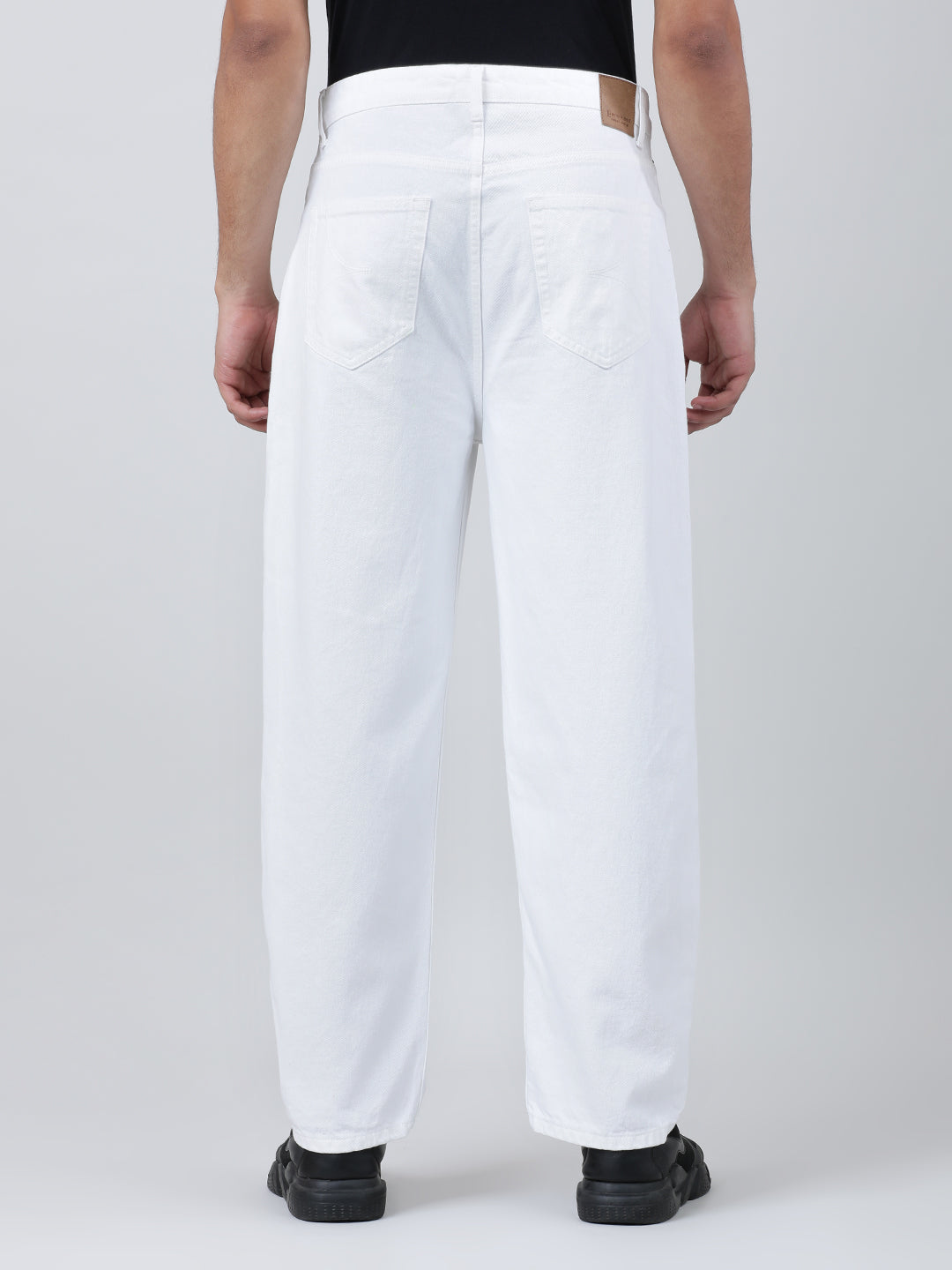 Men White Rigid Baggy Fit Solid Jeans