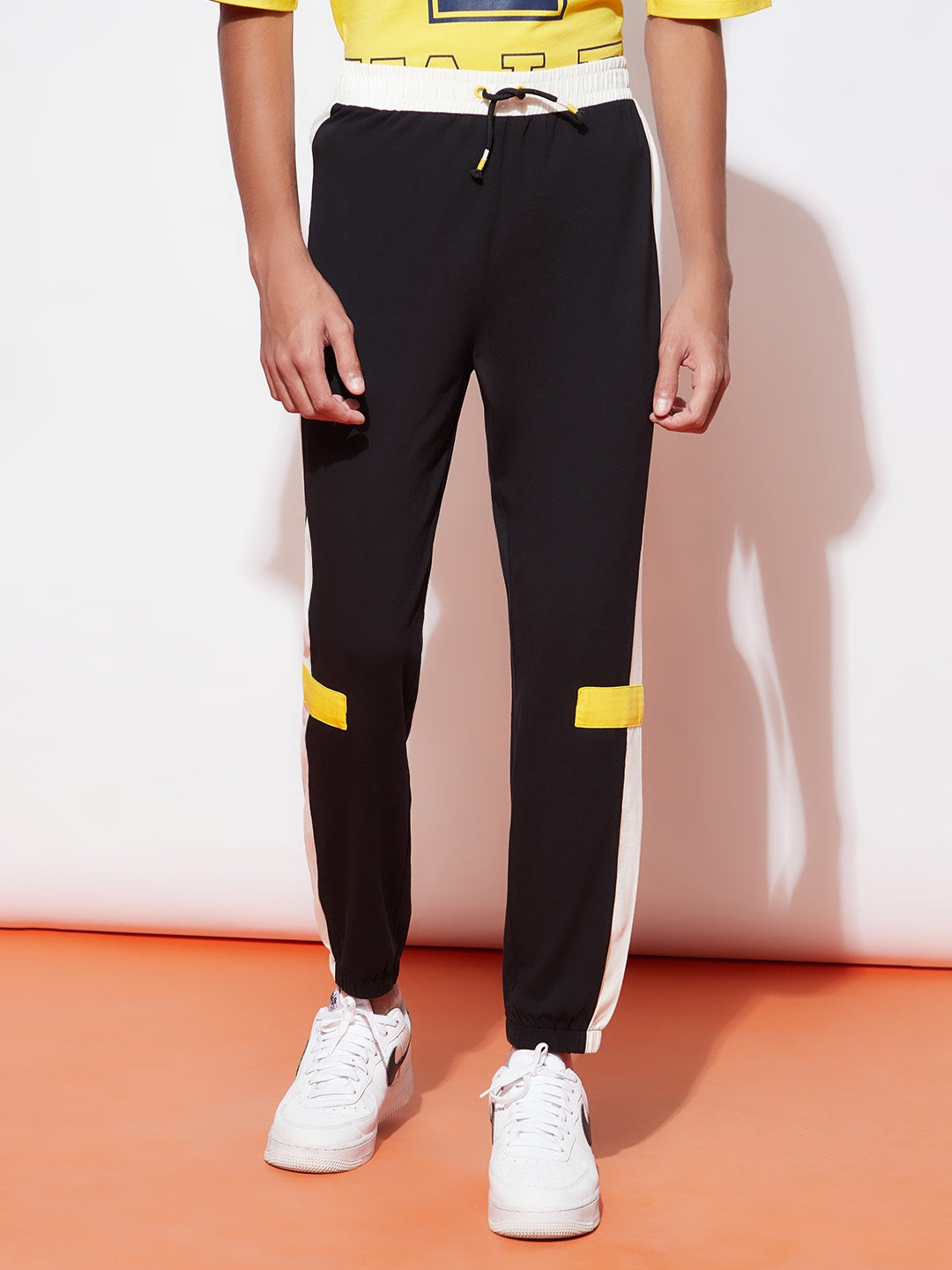 Teen Boys' Yellow Yale Logo Printed T-Shirt & Black Joggers Set