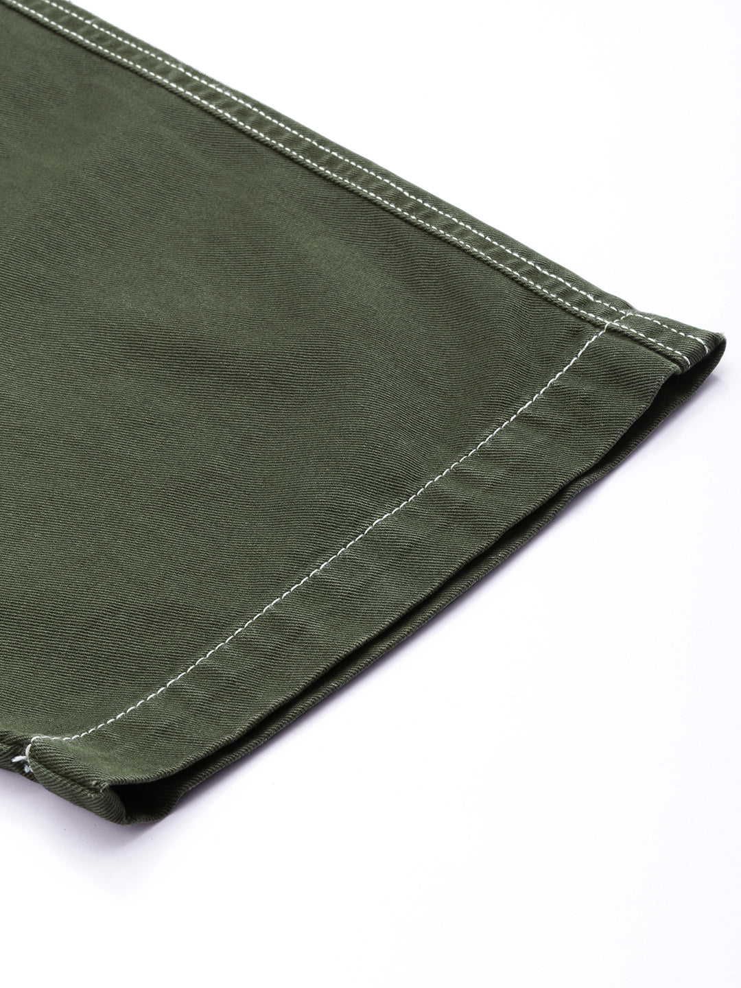 Men Woodland Green Relaxed Fit Solid Cargo Trouser with Contrast Stitch