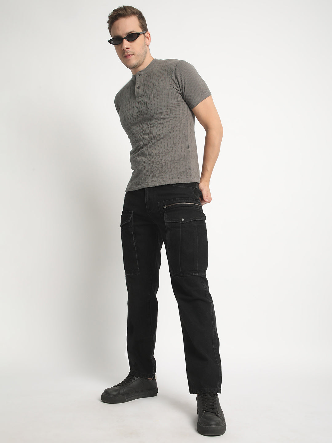 Men Charcoal Grey Relaxed Fit Solid Cargo Jeans