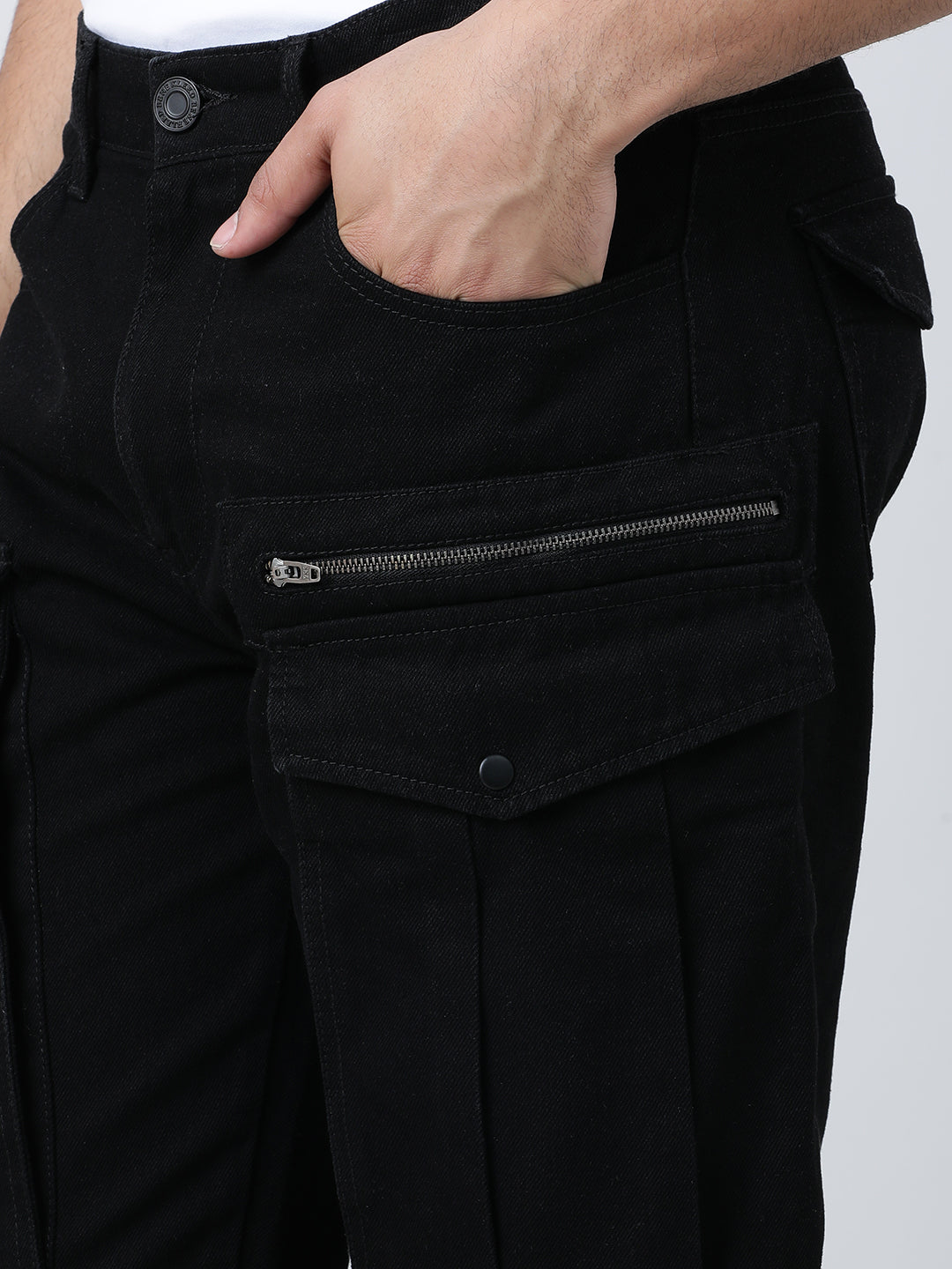 Men Black Relaxed Fit Solid Denim Cargo Jeans