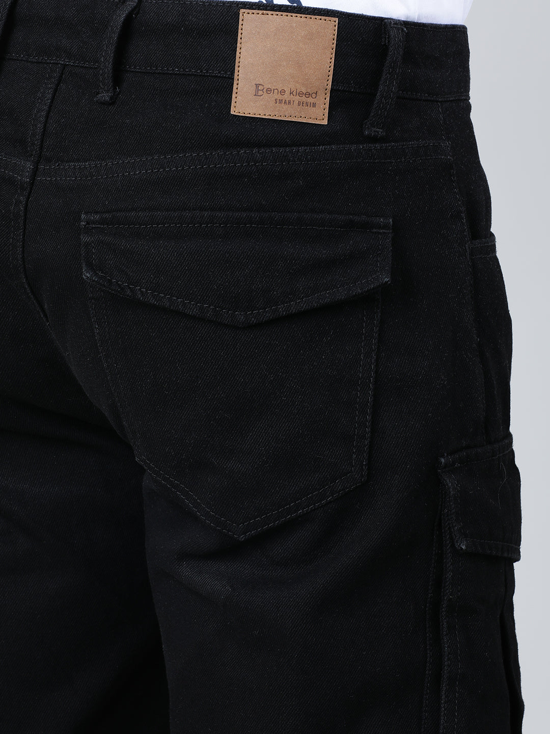 Men Black Relaxed Fit Solid Denim Cargo Jeans