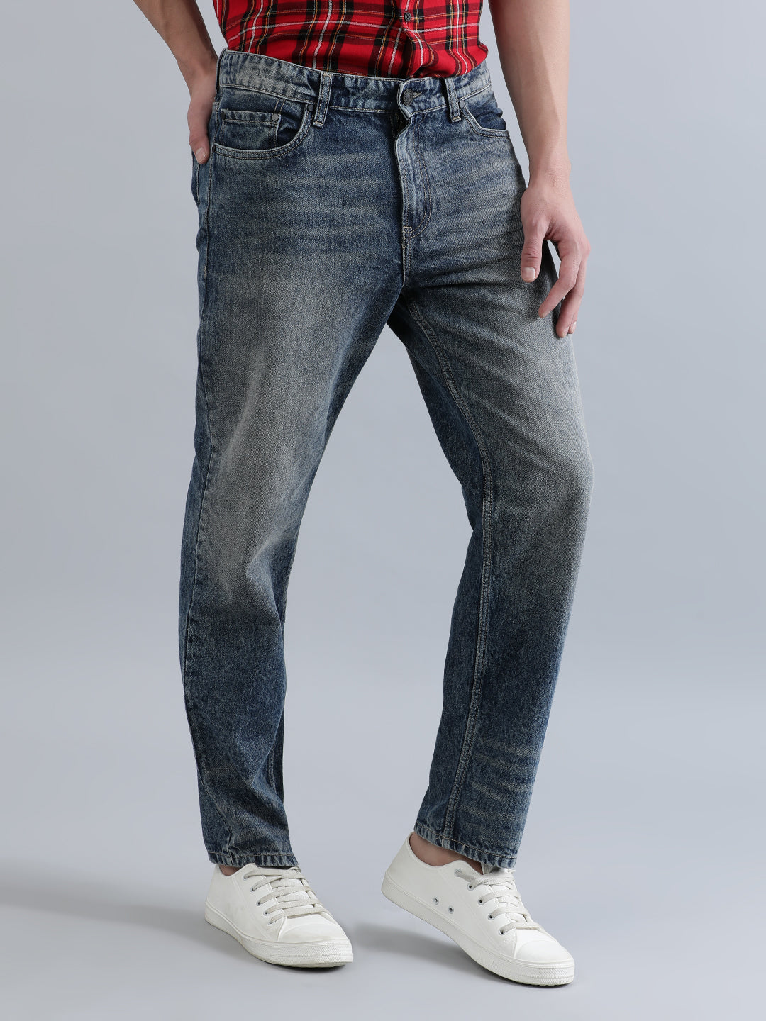 Men Navy Blue Relaxed Fit Solid Light Fade Tinted Jeans