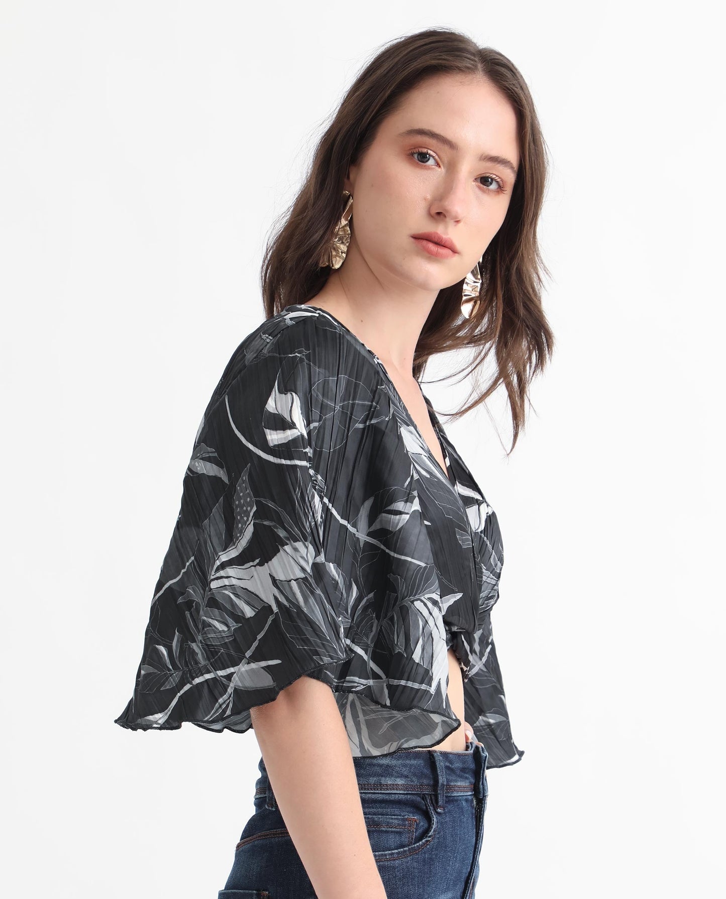 Rareism Women Ainara Dark Black Polyester Fabric Regular Fit Cropped V-Neck Half Sleeves Abstract Print Top