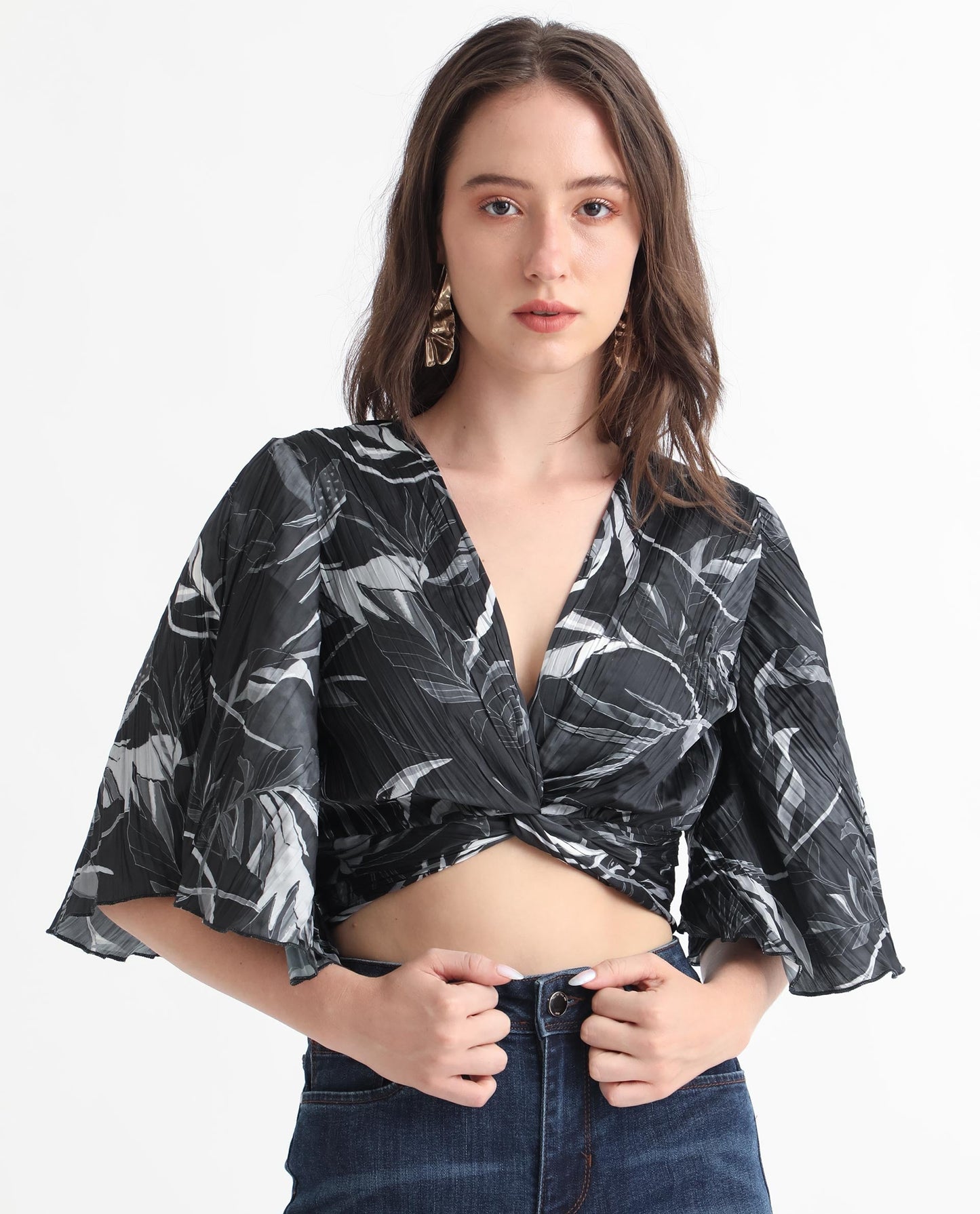 Rareism Women Ainara Dark Black Polyester Fabric Regular Fit Cropped V-Neck Half Sleeves Abstract Print Top