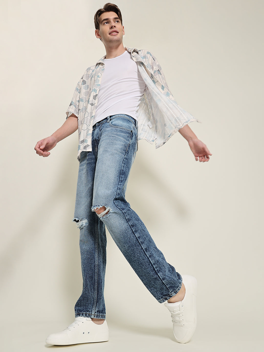 Men Midblue Relaxed Fit Solid Distressed Jeans