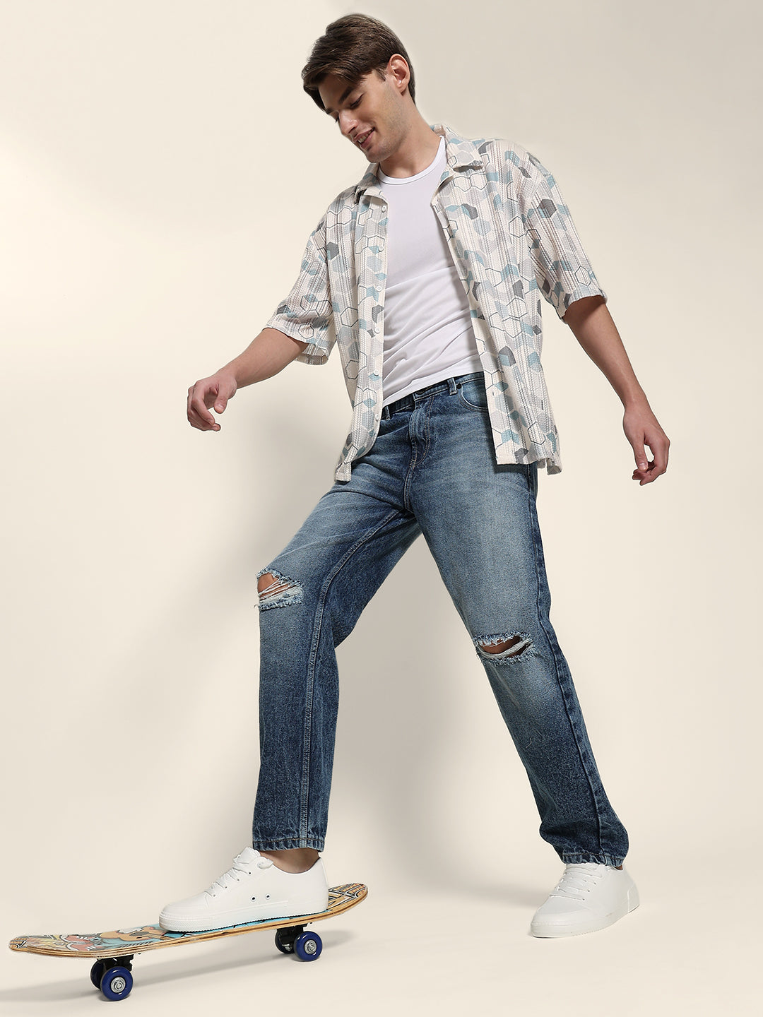 Men Midblue Relaxed Fit Solid Distressed Jeans