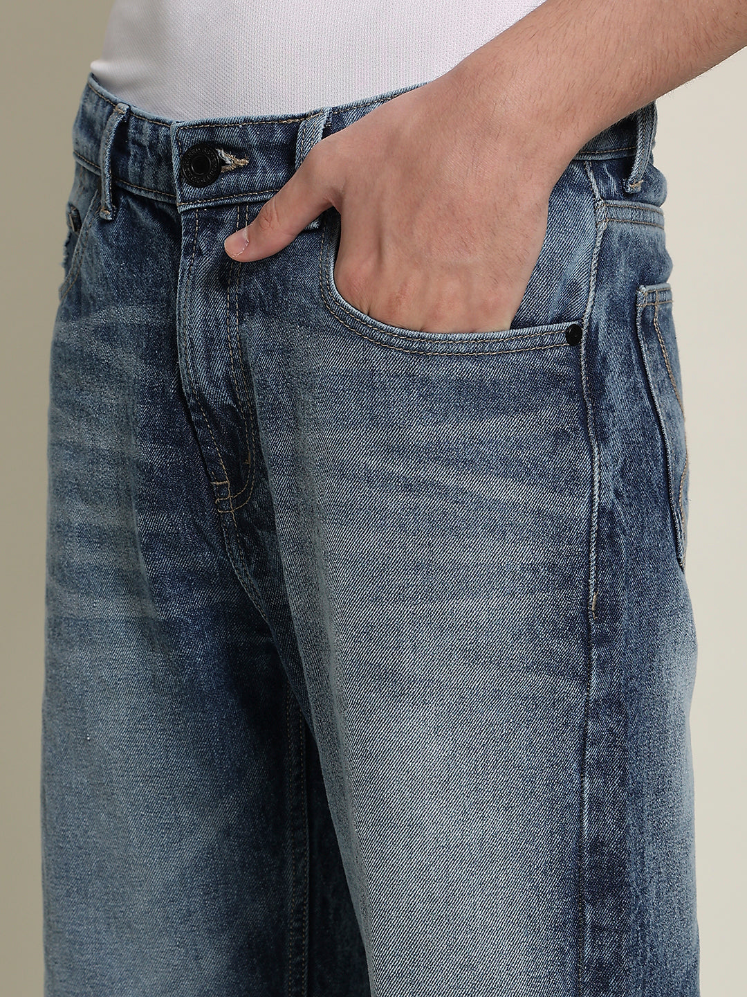 Men Midblue Relaxed Fit Solid Distressed Jeans