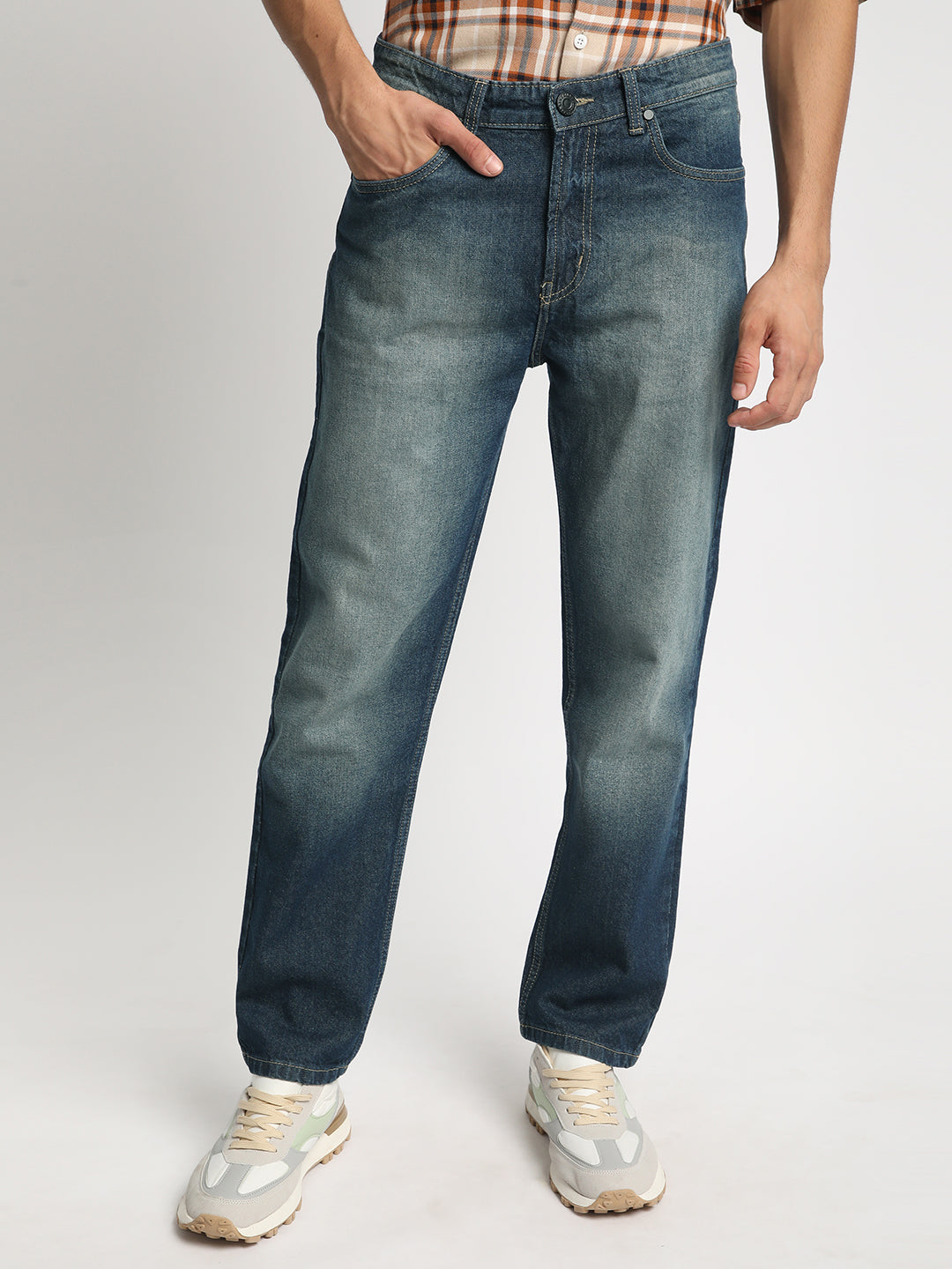 Men Dark Blue Relaxed Fit Tinted Solid Denim Jeans