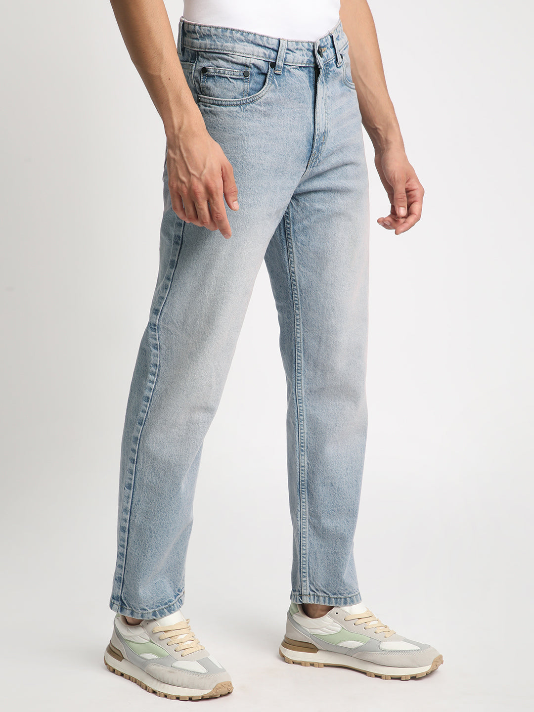 Men Blue Relaxed Fit Solid Light Tinted Jeans