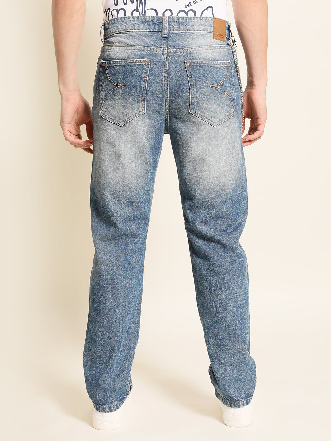 Men Blue Relaxed Fit Solid Jeans With Light Shade And 2 Layer Chain