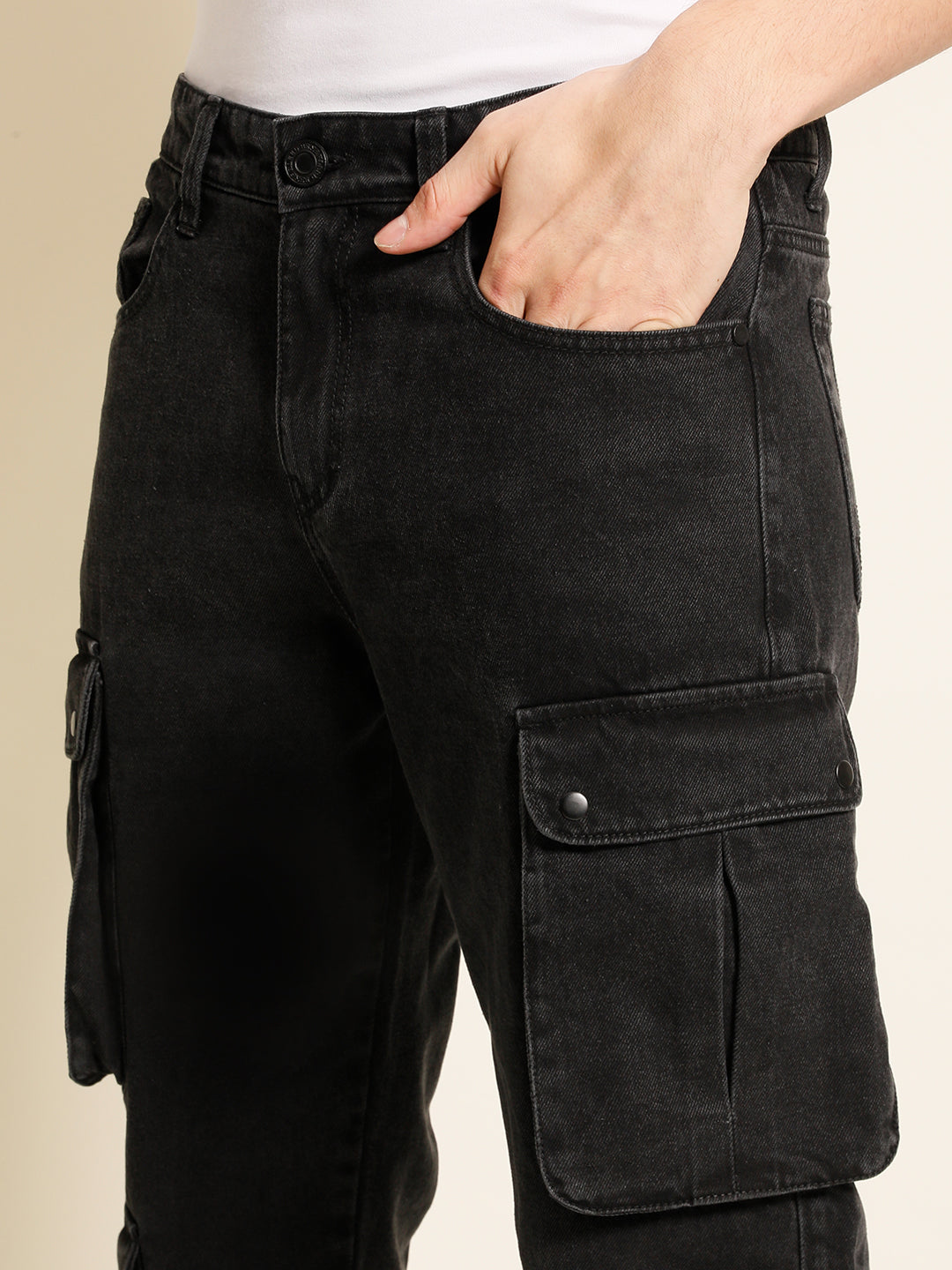 Men Charcoalgrey Relaxed Fit Solid Jeans With Snap