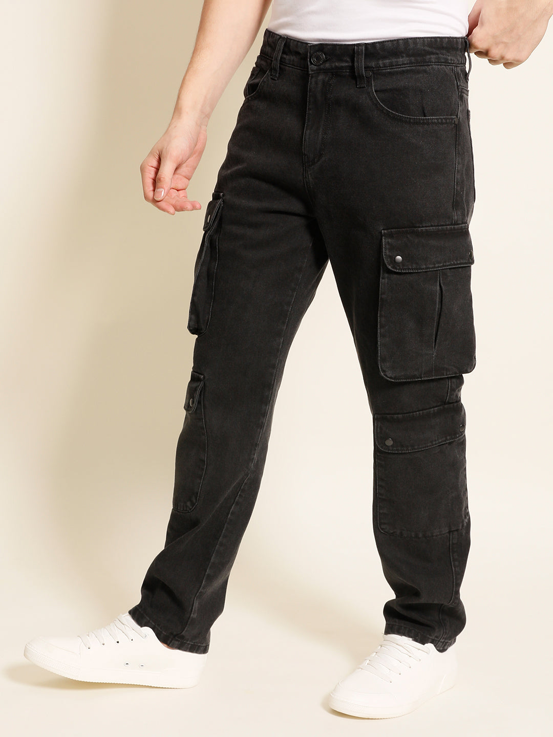 Men Charcoalgrey Relaxed Fit Solid Jeans With Snap