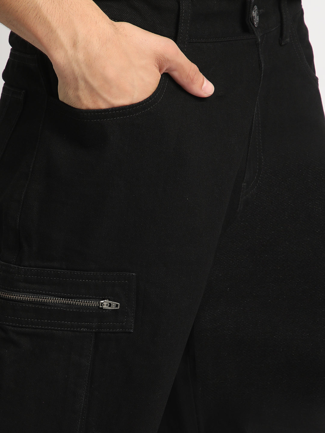 Men Black Straight Fit Solid Cargo Jeans with Zipper Pockets