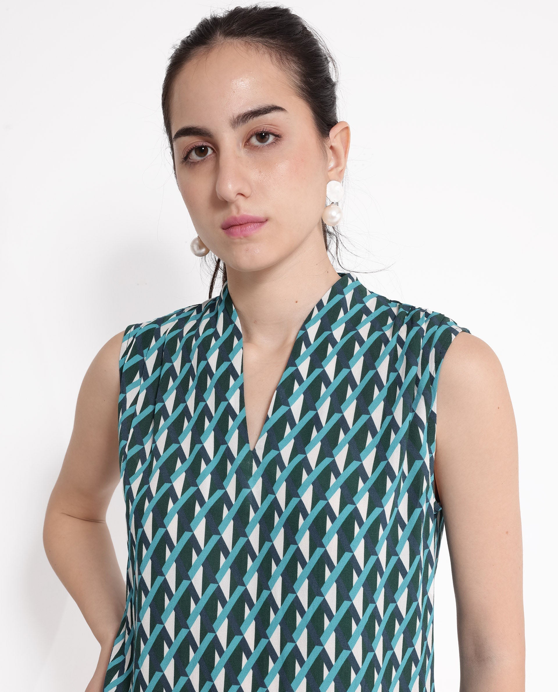 Rareism Women Livon Multi Sleeveless V-Neck Geometric Print Top