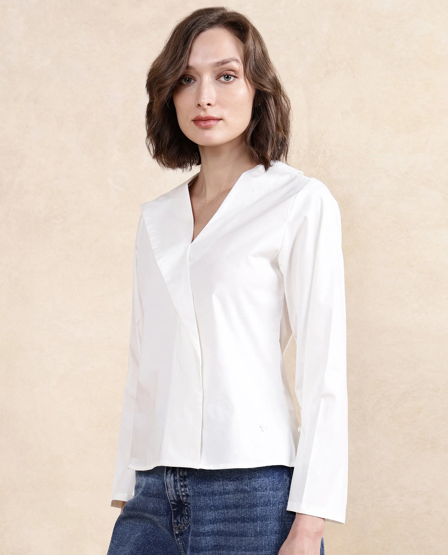 Rareism Women Perdu White Cotton Blend Fabric Bell Sleeves V-Neck Plain Top