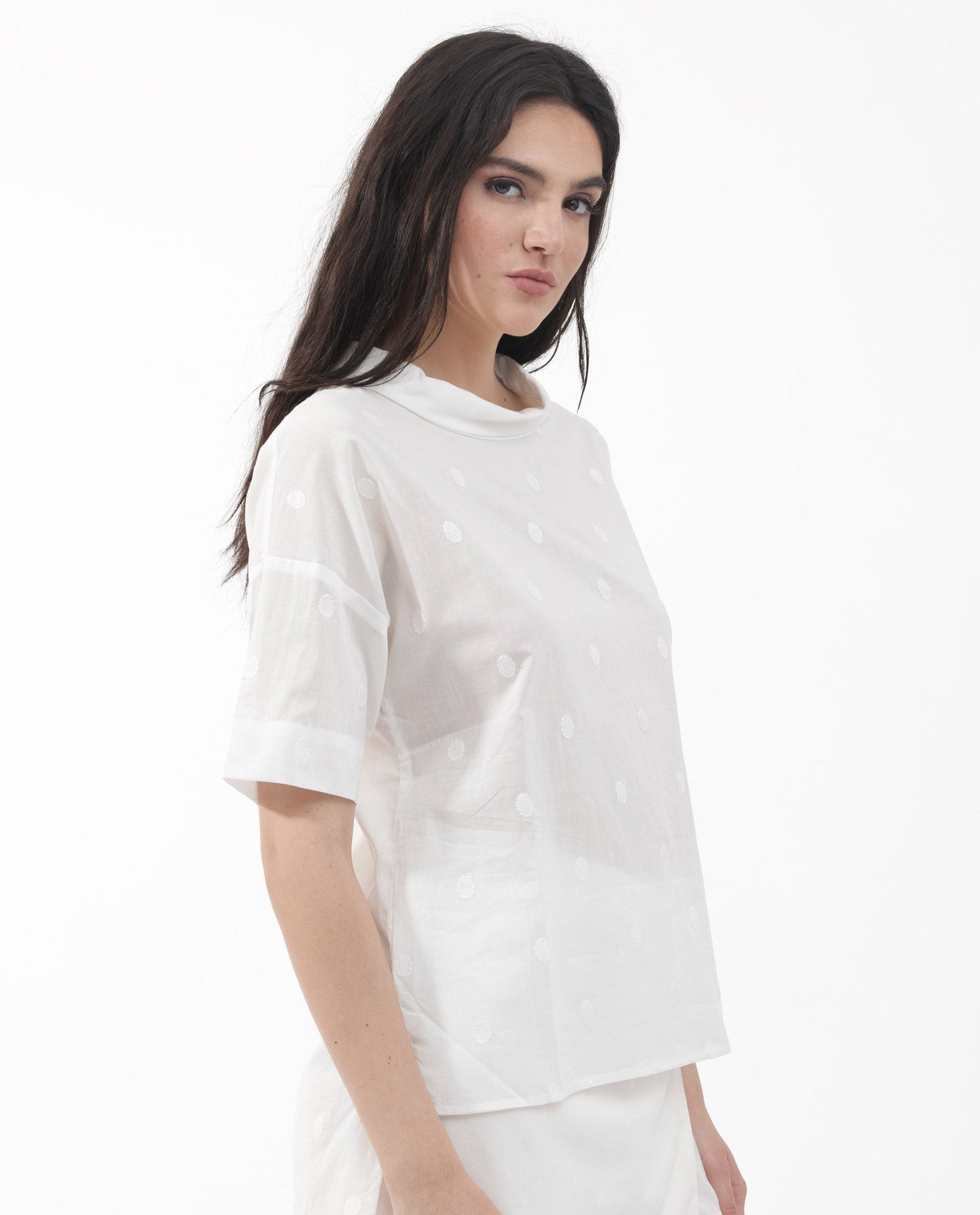 Rareism Women Raviolt White Cotton Fabric Regular Sleeves V-Neck Solid Regular Length Top