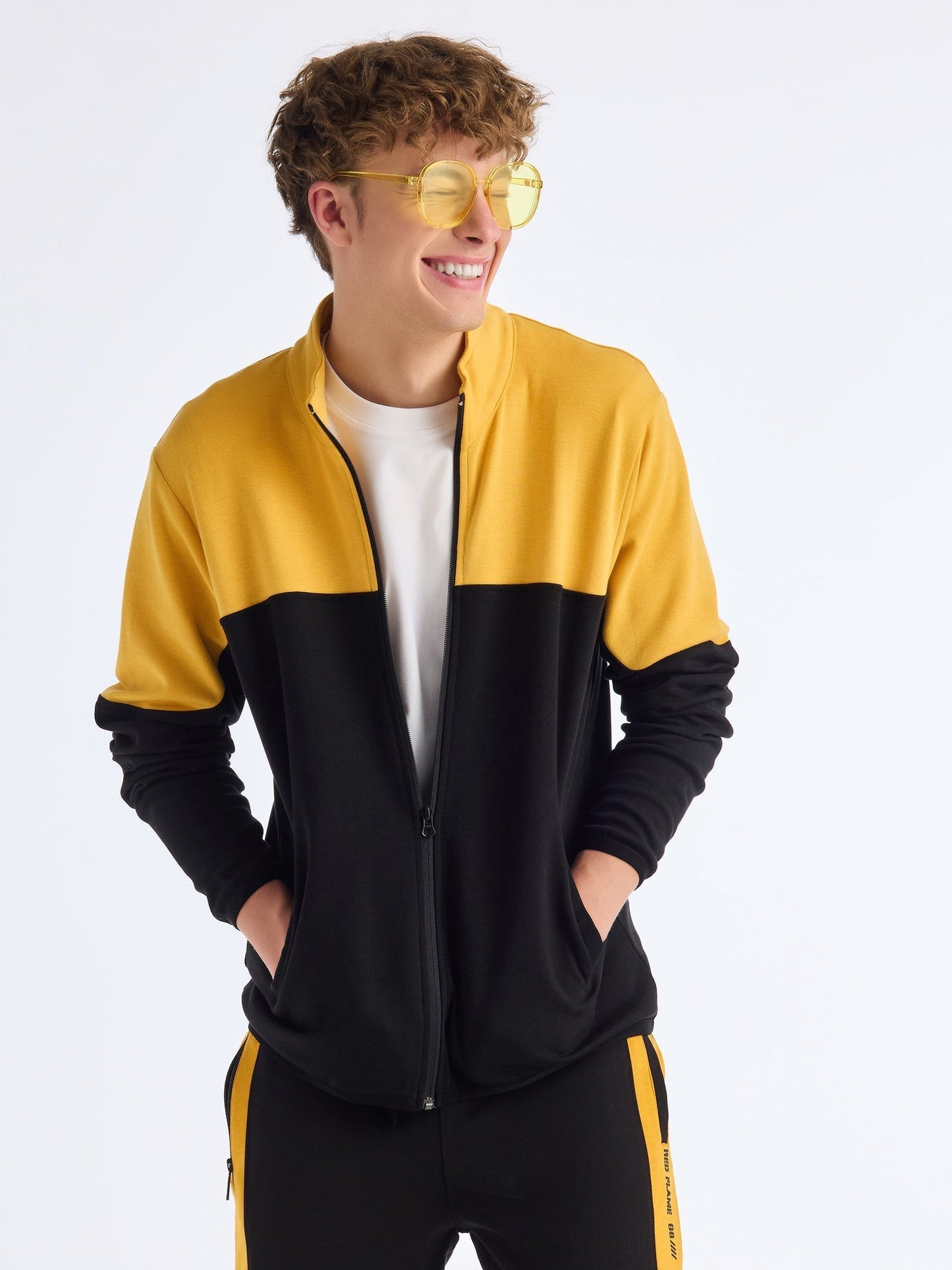 Yellow Solid Zipped Sweatshirt