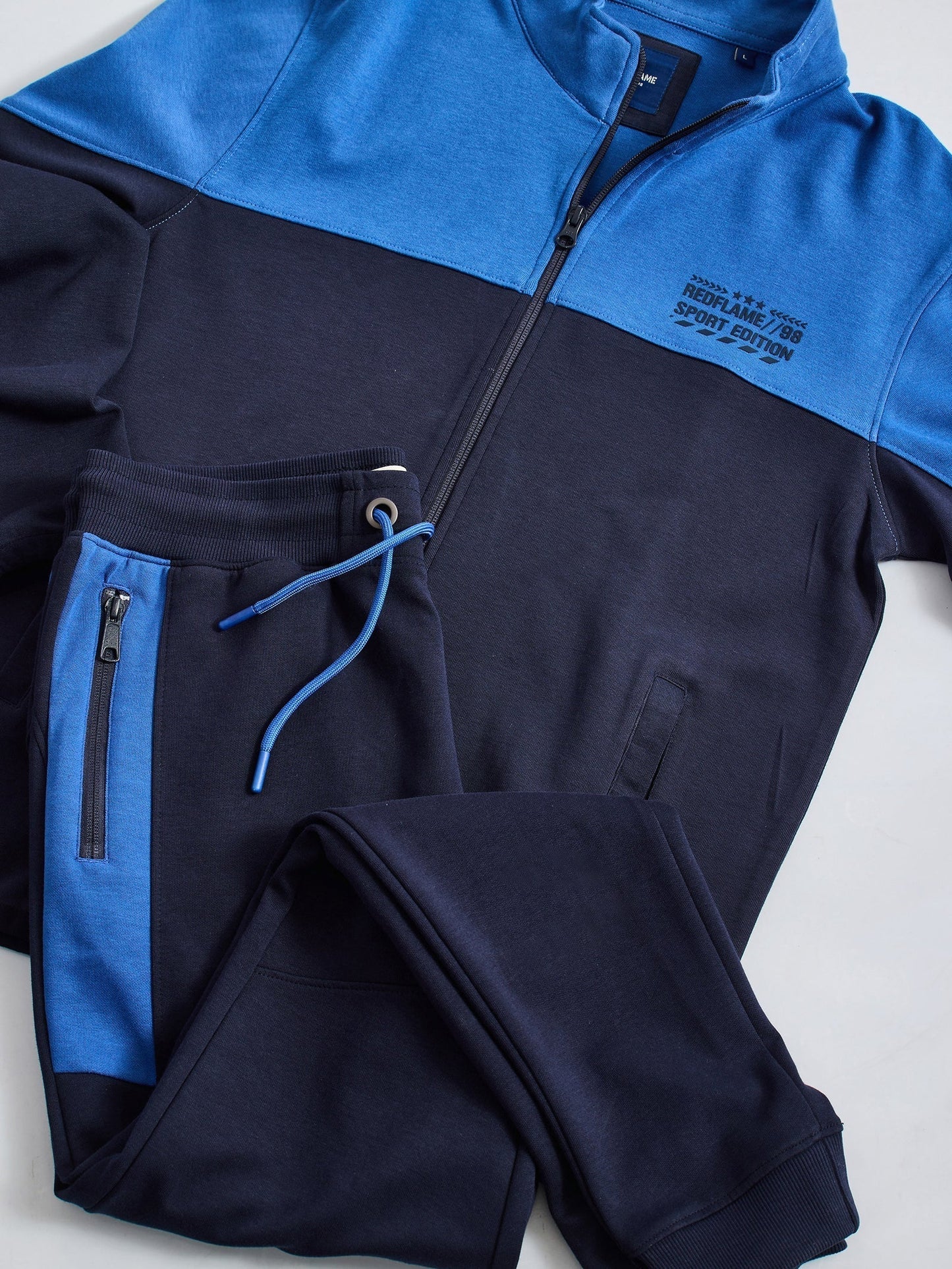 Blue Solid Zipped Sweatshirt