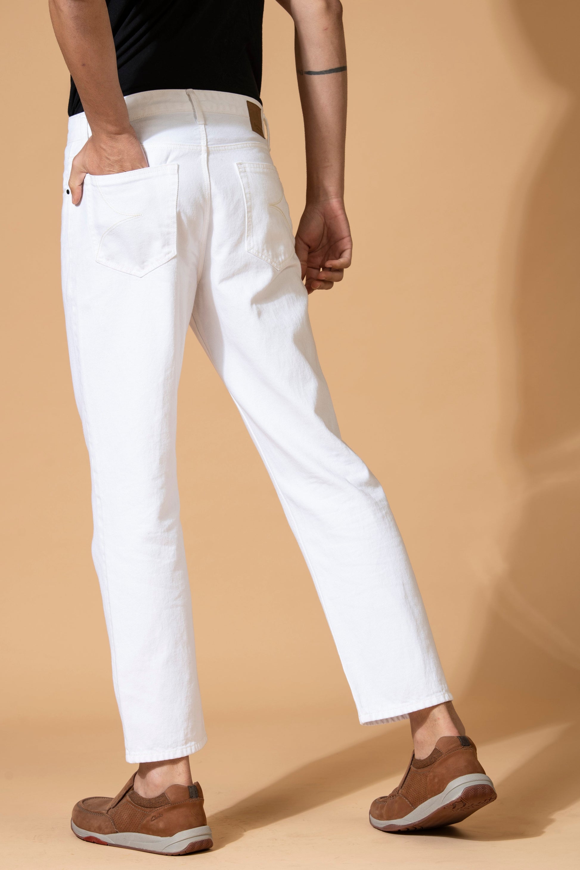 Men White Relaxed Fit Solid Jeans